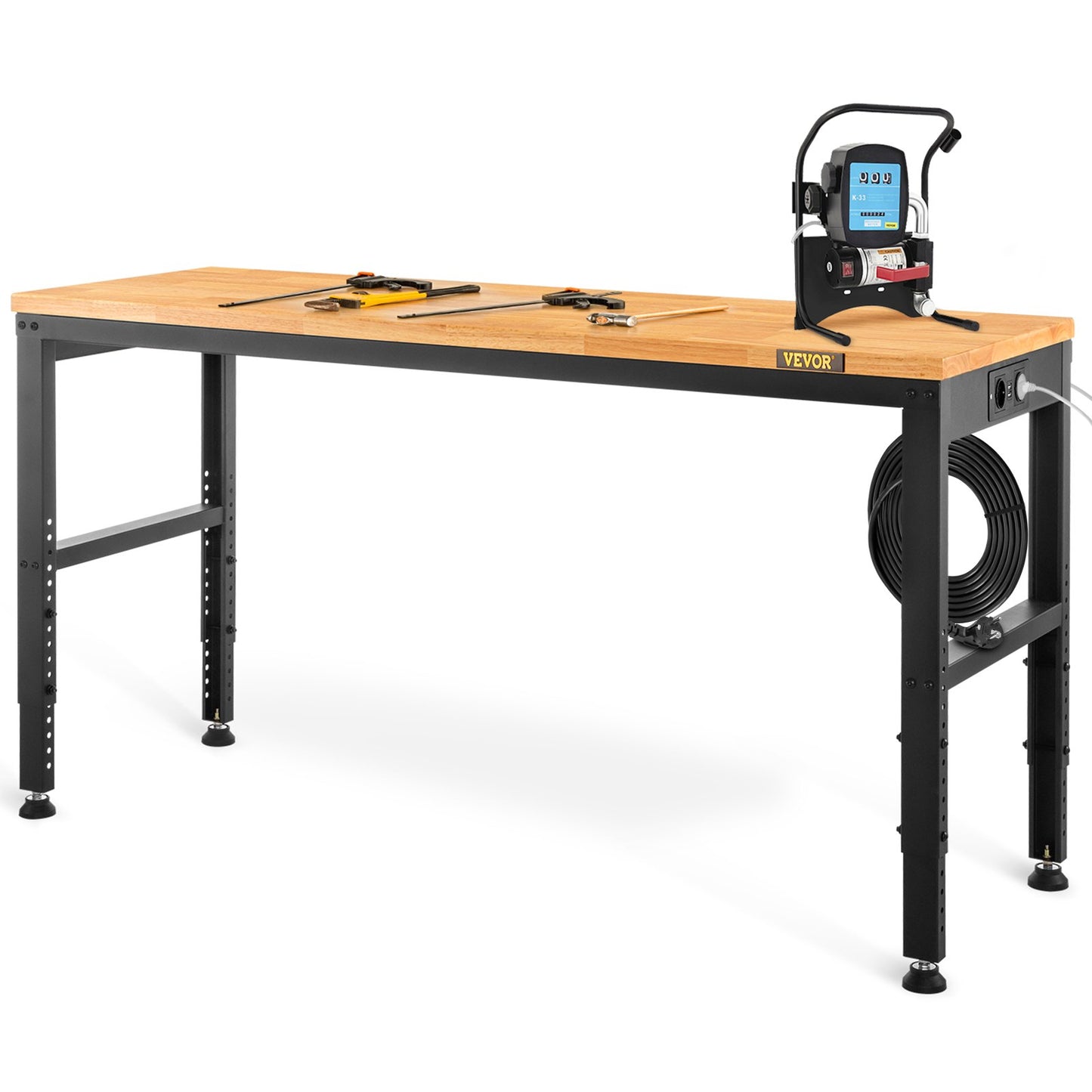 Werkbank, höhenverstellbar, 135 cm B x 46 cm T x 97 cm H. Garagentisch mit 72 – 97 cm Höhe und 900 kg Tragkraft, mit Steckdose und Hartholzplatte und Metallrahmen und Fußpolstern, für Büro und Zuhause
