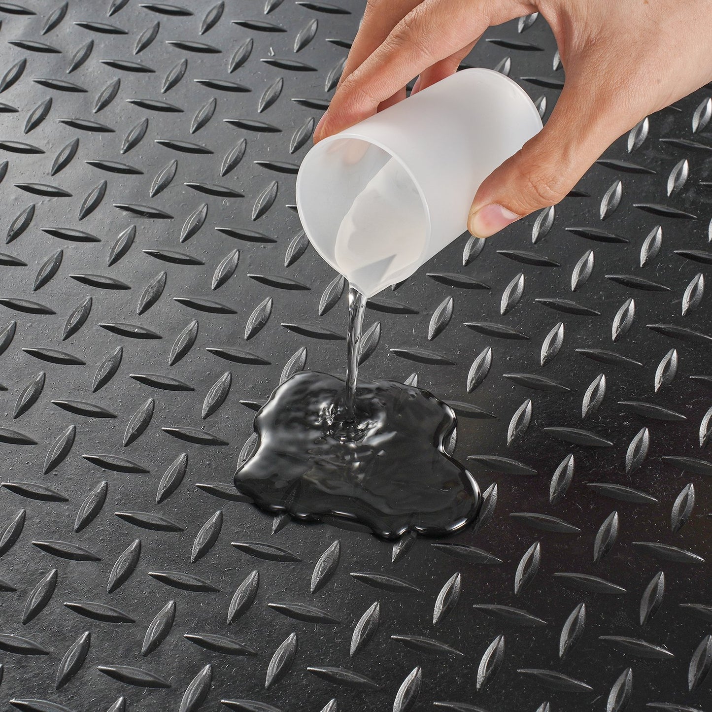 Diamond-Plate-Gummibodenrolle, 3 mm x 4 ft x 10 ft Garagenbodenmatte, SBR-Gummi-Garagenbodenrolle, leicht zu reinigen, Diamond-Plate-Gummimatte für unter Autos, Garagenindustrie-Fitnessstudio, schwarz