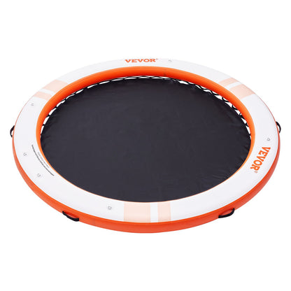 Uppblåsbar flytbrygga, ø10FT Uppblåsbar hamnplattform med ø8FT trampolinnätpool, halkfri flytande plattform Vattenmatta med bärbar väska och avtagbar stege för avkoppling vid poolen