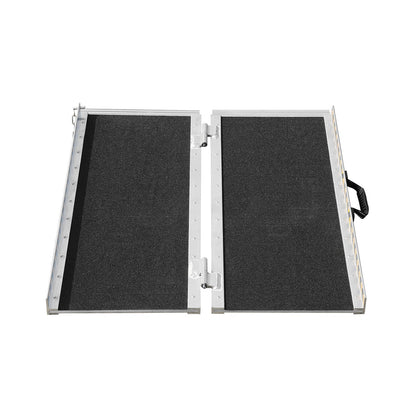 Tragbare Rollstuhlrampe, 2 Fuß, 800 lbs Tragkraft, rutschfeste, faltbare Schwellenrampe aus Aluminium, faltbare Rampe für Mobilitätsroller, Rollstuhlrampe, Behindertenrampe für Haustreppen, Treppen, Türen, Bordsteine